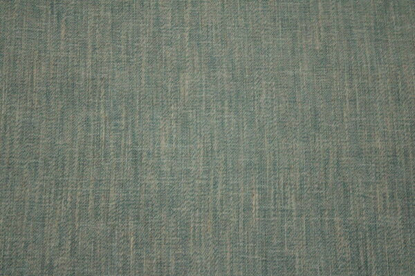 Detail van het blauwe Zen Weave gordijn, toont de fijne textuur en de duurzame afwerking.