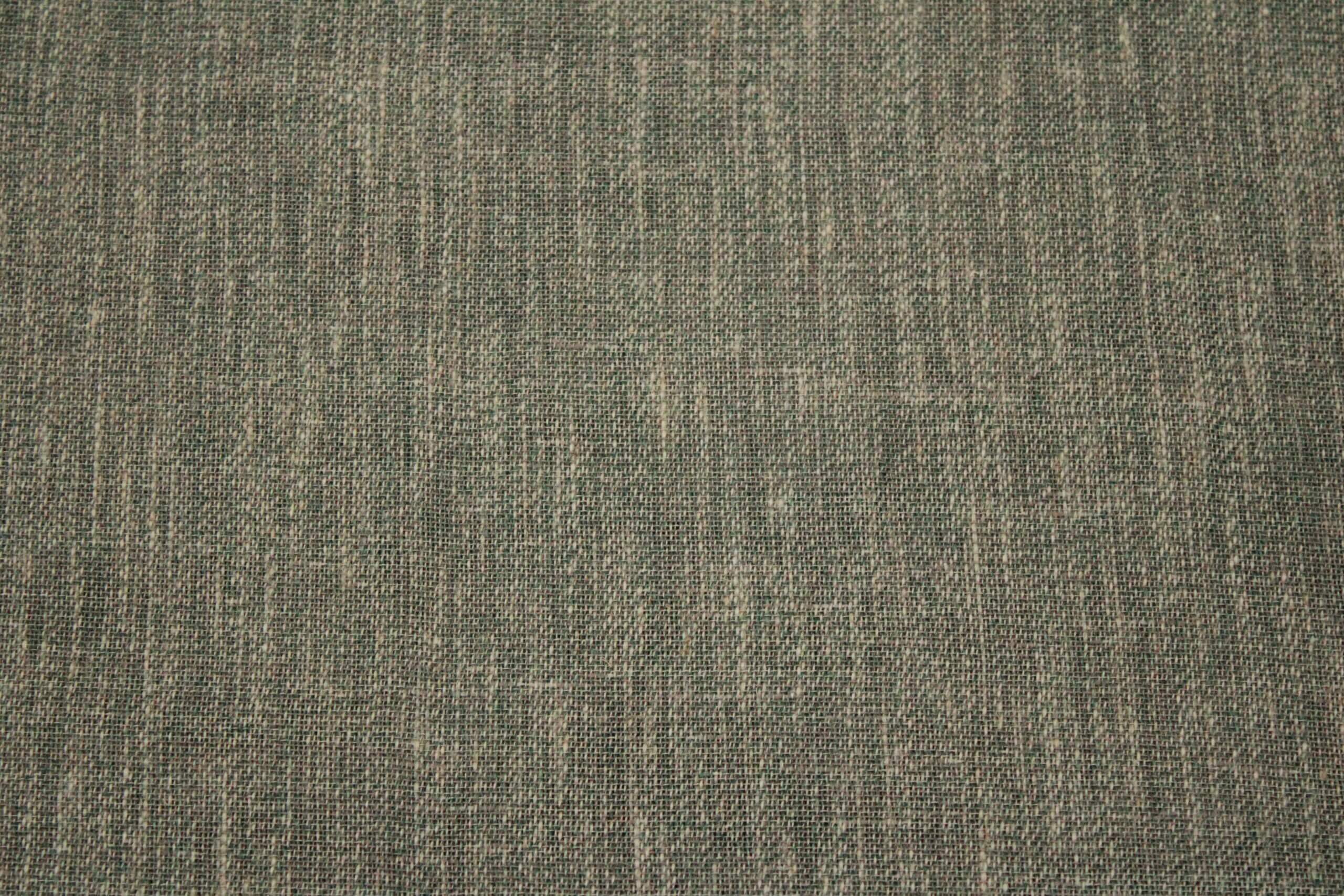 Detail van het vintage groene Zen Weave gordijn, benadrukt de ademende textuur en duurzame vezels.